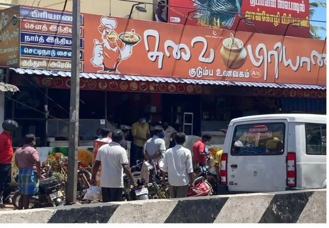 trichy district, briyani restaurants peoples not followed the social distancing  